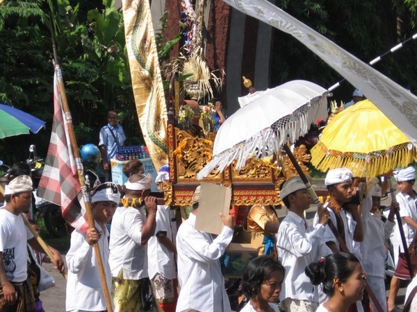 Melasti in Banyualit