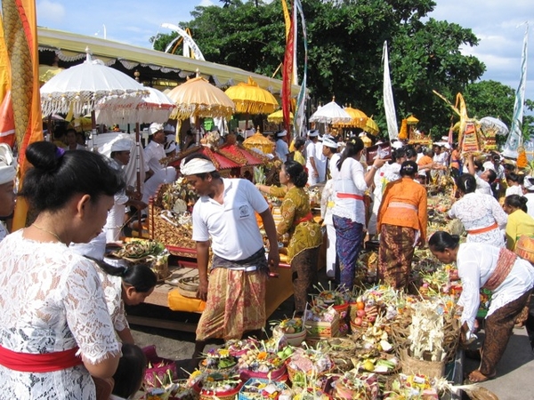 Melasti in Banyualit