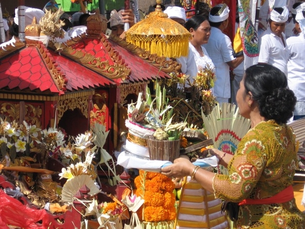 Melasti in Banyualit