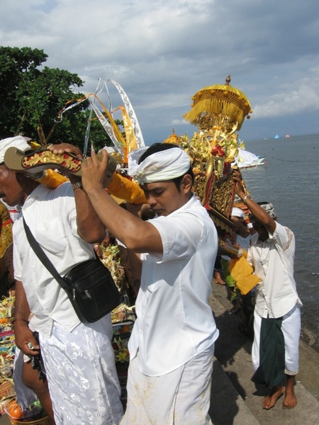 Melasti in Banyualit