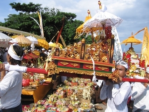 Melasti in Banyualit