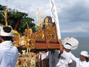 Melasti in Banyualit