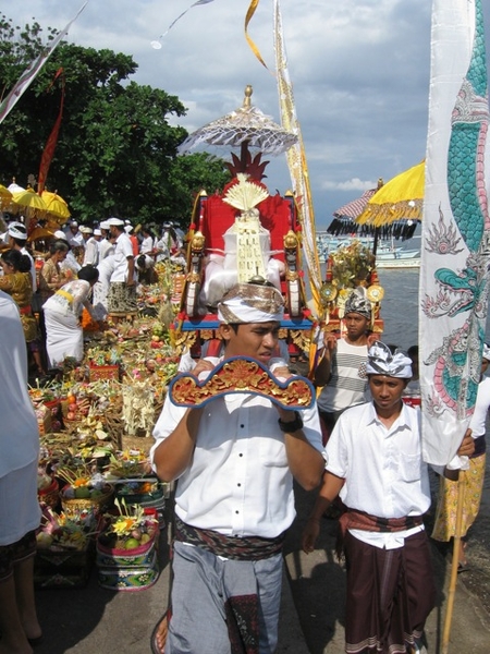 Melasti in Banyualit