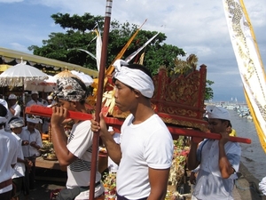 Melasti in Banyualit