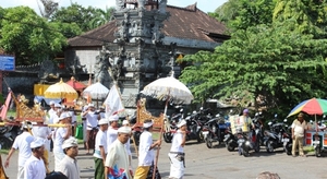 Melasti in Banyualit