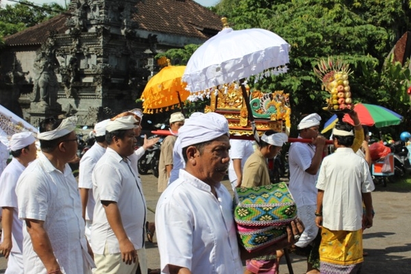 Melasti in Banyualit