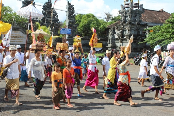 Melasti in Banyualit