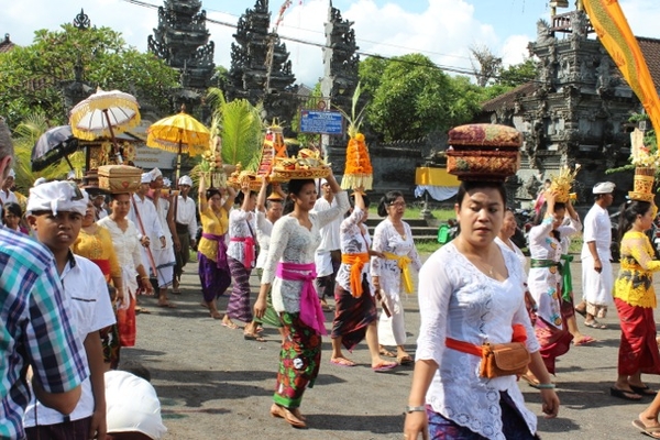 Melasti in Banyualit