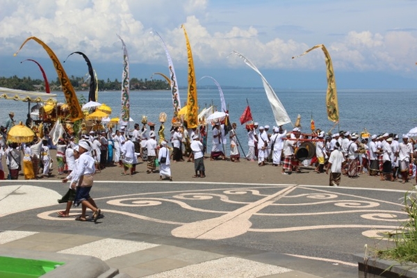 Melasti Kalibukbuk en Kayuputih