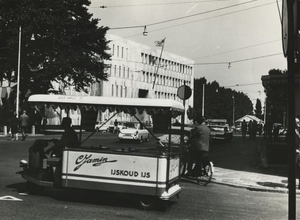1965 Korte Voorhout, Op de foto de ijskar van Jamin
