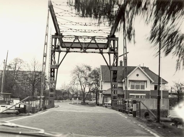 1958 Westvlietweg bij de PTT