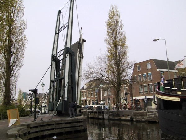 Brug staat helemaal open