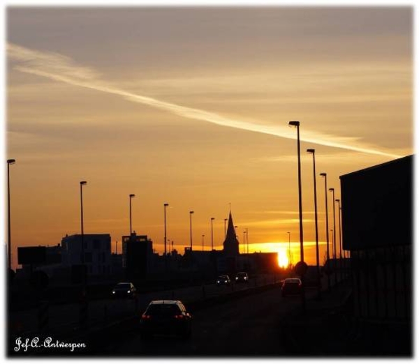 Antwerpen, 't Eilandje, Cadixwijk, Opkomende zon.