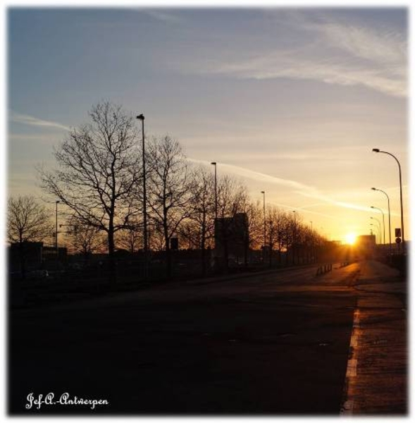 Antwerpen, 't Eilandje, Cadixwijk, Opkomende zon.