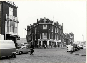 Charlotte de Bourbonstraat hoek 1e Van den Boschstraat.