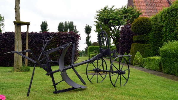 Roeselare(Schiervelde)-23-5-2016-oud werktuig