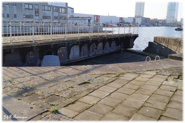 Antwerpen, 't Eilandje, Cadixwijk, Straten, Pleinen, Bruggen, Dokken, Gebouwen, Werven,
