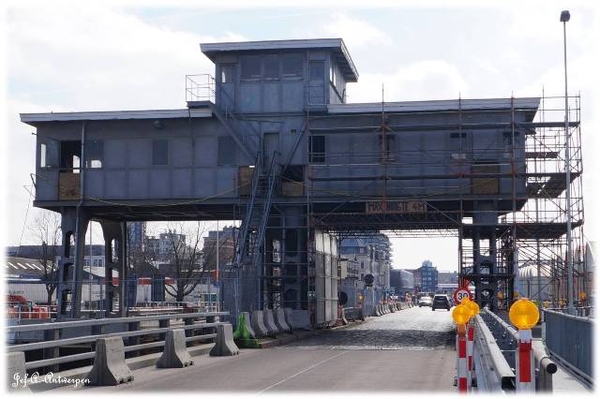 Antwerpen, 't Eilandje, Cadixwijk, Straten, Pleinen, Bruggen, Dokken, Gebouwen, Werven,