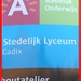 Meldingsbord aan gebouwen Stedelijk Lyceum Cadix.