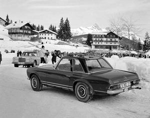 Mercedes Pagode in sneeuw
