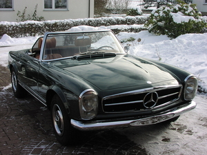 Mercedes SL  in de sneeuw