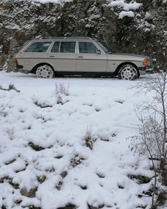 MB W123 230T