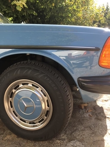 MB W123 Blauw wieldeksel