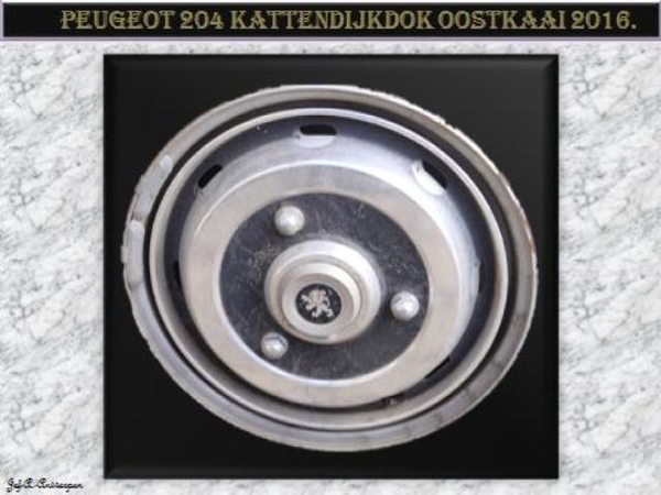 Peugeot 204 Kattendijkdok Oostkaai 2016.