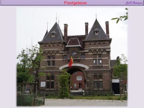 Little HISK, Poortgebouw, Oud militair hospitaal