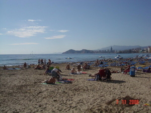 23 7 NOV 08 Het strand van Benidorm