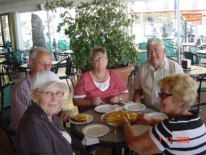 23B 7 NOV 08 Aan de koffietafel in het cafetaria 