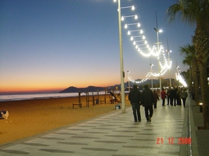 28a2 21 dec 08 zicht op het strand te Benidorm