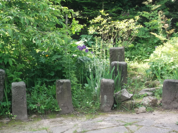 verschillende grenspalen die ze bewaart hebben