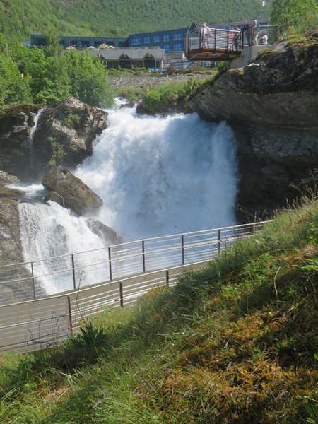 Met trappen en relingen