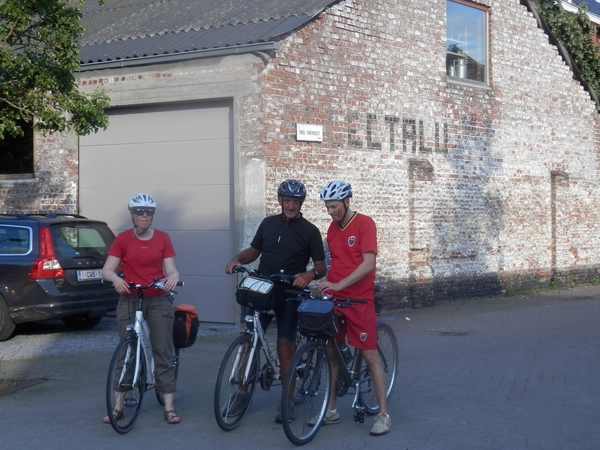 13835853_318346221834320_1857374808_o