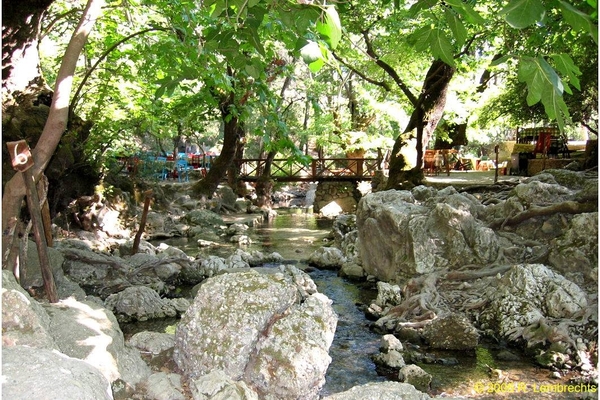 Epta Piges (7 Bronnen)