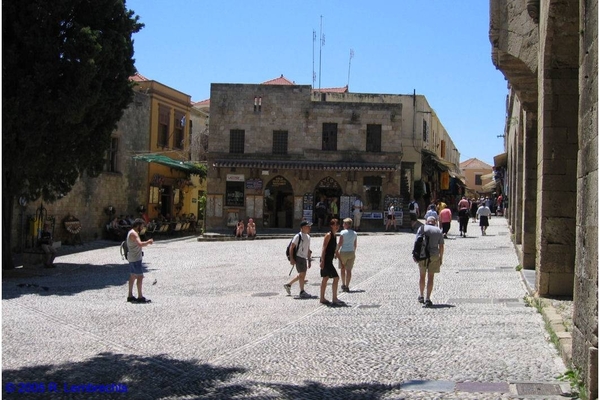 Pleintje bij de inkom van de Oude Stad