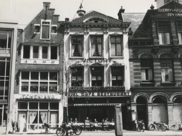 1962 Spui 26, restaurant Victory. en Tchekiang.