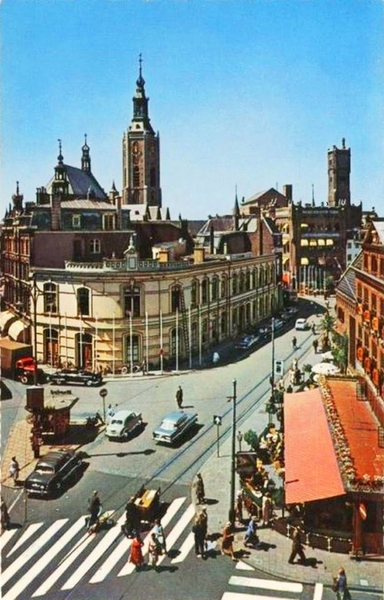 Dagelijkse Groenmarkt - Grote Halstraat naar Driehoekjes gezien .