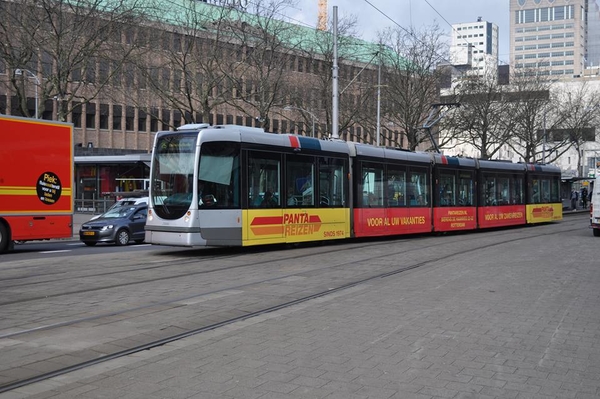 2046  PANTA REIZEN (2011)
