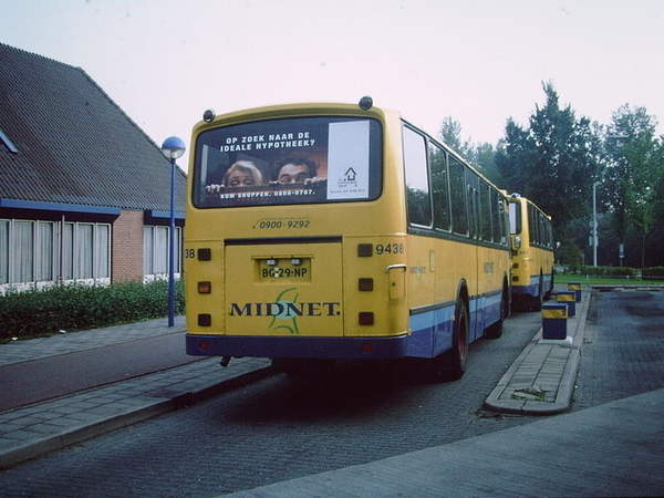 Midnet 9438 Huizen busstation