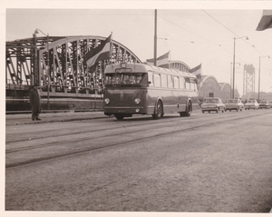 711, opening Verlengde Willemsbrug, 18-10-1963