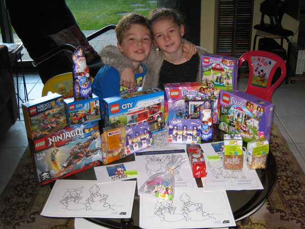 06) De kinderen met hun geschenkjes