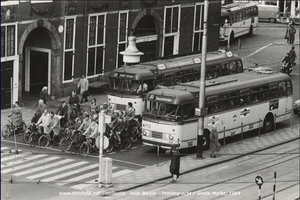 1964 Wachten voor de boterwaag. Prinsegracht