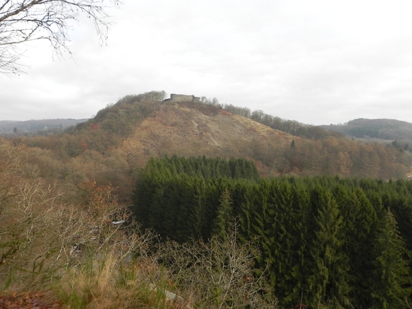 Herbeumont - kasteel ru�ne