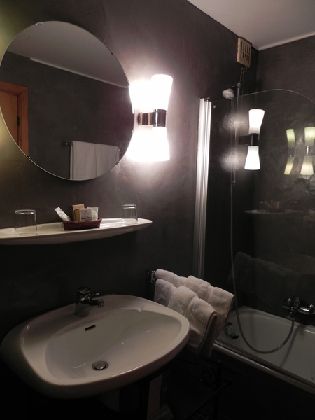 Hostellerie St-C�cile - badkamer