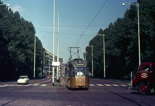 241, lijn 8, Groenendaal, 28-8-1972 (dia R. van der Meer)