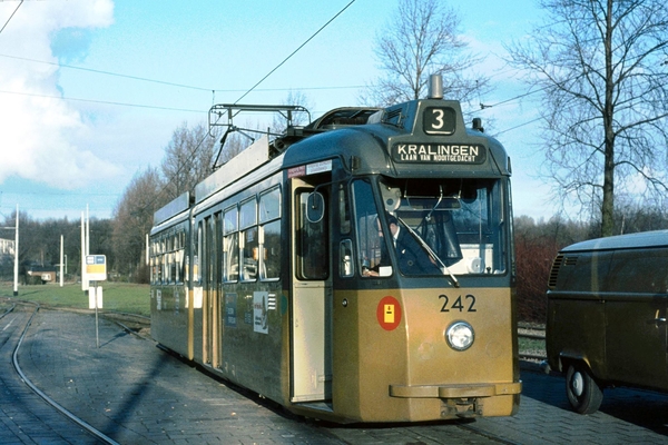 242, lijn 3, Laan van Nooitgedacht, 11-10-1975 (foto H. Wolf)