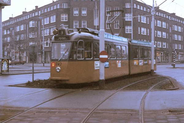 242, lijn 3, Schieweg, 28-12-1980 (foto H. Wolf)