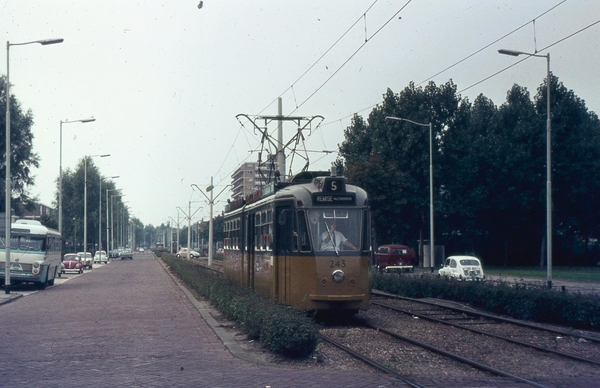 243, inrukkende lijn 5, Wilgenplaslaan, 17-9-1973 R. van der Meer